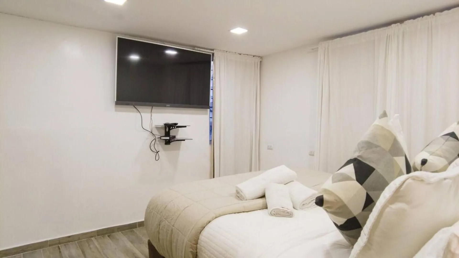 Appartement 8Bdr Penthouse With Private Rooftop & Jacuzzi Los Prados