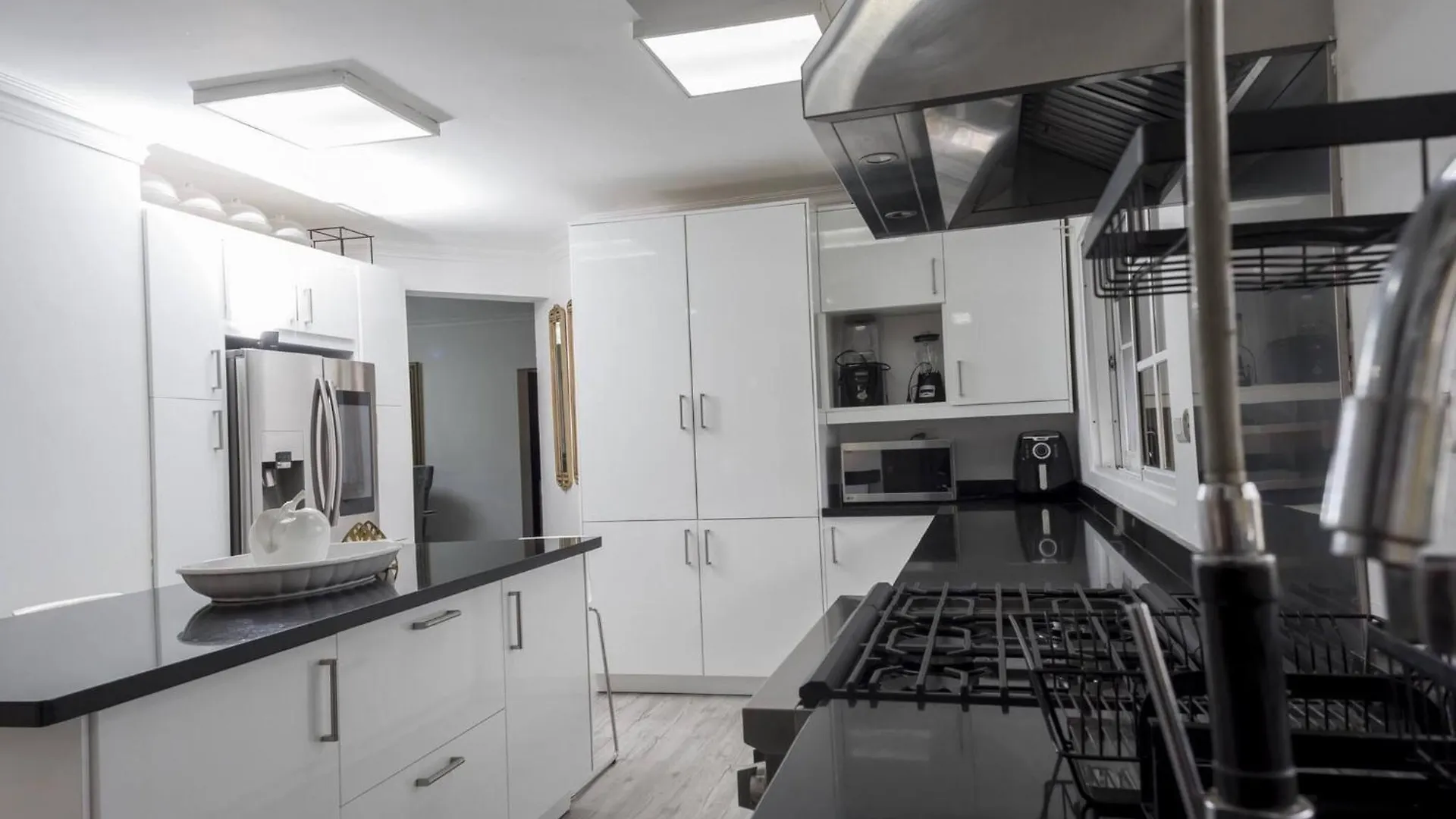 Appartement 8Bdr Penthouse With Private Rooftop & Jacuzzi Los Prados